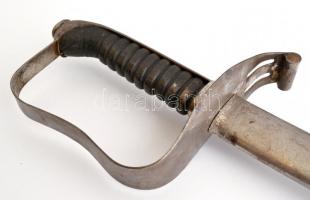 Magyar tiszti díszkard, kardbojttal, magyar címeres beütéssel a pengén. 99 cm