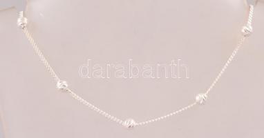 Ezüst(Ag) golyómintás bokalánc, jelzett, h: 25,5 cm, nettó: 2,4 g