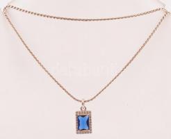 Ezüst(Ag) fantáziamintás nyaklánc, kék köves függővel, jelzett, h: 45,5 cm, 1,4×0,7 cm, bruttó: 4,3 g
