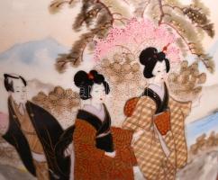 2 db keleti nagyméretű porcelán váza, kézzel festettek, jelzettek, apró kopásokkal, m: 31 cm