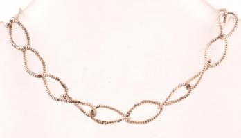 Ezüst(Ag) ovális, bordás szemes bokalánc, jelzett, h: 24,5 cm, nettó: 6,8 g