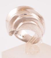 Ezüst(Ag) modern bordás gyűrű, jelzett, méret: 51, nettó: 9,8 g