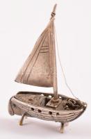 Ezüst(Ag) miniatűr hajó, jelzett, m: 5,5 cm, nettó: 13,2 g