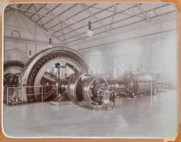 cca 1900 A budapesti Ganz gyár gépterme, fotó paszpartuban, 20×25 cm