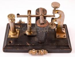 cca 1900 Deckert és Homolka budapesti gyártmányú morze távíró készülék. 16 000 mérföld hatótávolságú...