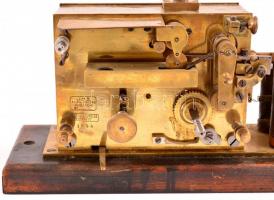 cca 1900 Deckert és Homolka budapesti gyártmányú morze távíró készülék. 16 000 mérföld hatótávolságú...