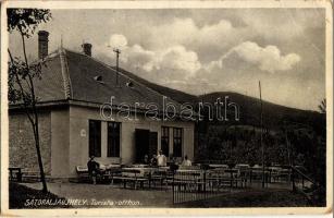 1935 Sátoraljaújhely, Turista otthon terasza, padokon feliratok. Vajda József kiadása (EB)