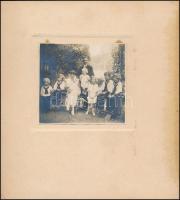cca 1919 IV. Károly király(1887-1912) és Zita királyné gyermekeikkel, kartonra ragasztott fotó, 7,5×8 cm