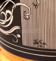 Hollóházi Szász Endre által tervezett mintával díszített porcelán váza, jelzett, apró kopásnyomokkal...