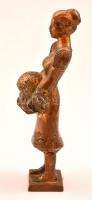Jelzés nélkül: Asszony kenyérrel. Bronz szobor. 19 cm