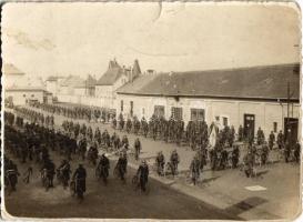 10 db régi osztrák-magyar és honvéd katonai motívumlap, közte 3 fotó / 10 pre-1945 Austro-Hungarian ...