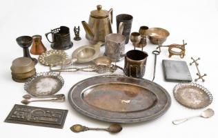 Vegyes alpakka tétel: tálca, kiöntő, cukorfogó, teaszűrő, pohár, stb., összesen 30 db