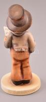 Goebel/Hummel éneklő kisfiú, kézzel festett kerámia, jelzett, apró kopás nyomokkal, m:13 cm