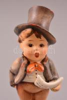 Goebel/Hummel éneklő kisfiú, kézzel festett kerámia, jelzett, apró kopás nyomokkal, m:13 cm