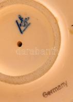 Goebel/Hummel éneklő kisfiú, kézzel festett kerámia, jelzett, apró kopás nyomokkal, m:13 cm