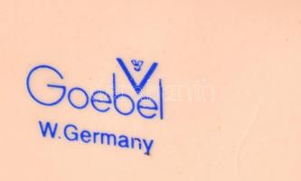 Goebel/Hummel kislányok a kerítésen, kézzel festett, jelzett, apró kopásnyomokkal, m:13 cm