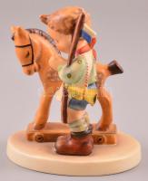 Goebel/Hummel imádkozó lovacskás kisfiú, kézzel festett, jelzett, apró kopásnyomokkal, m:10 cm
