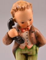 Goebel/Hummel telefonáló kisfiú, kézzel festett kerámia, jelzett, apró kopás nyomokkal, m:15,5 cm