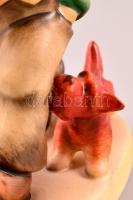 Goebel/Hummel esernyős kisfiú kutyával, kézzel festett kerámia, jelzett, apró kopás nyomokkal, m:13 ...