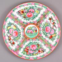 Jelzett tányér, kézzel festett (Famille rose), apró kopásnyomokkal, d: 26 cm