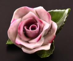 Herendi porcelán rózsa dísz. Kézzel festett, jelzett, apró lepattanással a levélen 7 cm