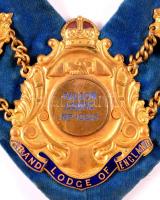 Angol szabadkőműves lánc. Selyem palást, zománc rátétekkel. Néhol kis kopásokkal. / Grand Falcon Lod...