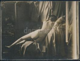 cca 1910 Akt háttal, jelzetlen fotó, 9×12 cm / nude