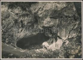 cca 1910 Bóli-barlang, Erdélyi Mór felvétele, hátulján feliratozva, 11,5×16 cm /  cca 1910 Peştera Bolii, with notes on its back, 11,5×16 cm