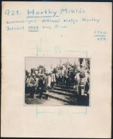1922 Horthy Miklós vitézzé avatja fiát Horthy Istvánt (1904-1942), későbbi kormányzóhelyettest, papírlapra ragasztott, feliratozott fotó, 8×11 cm