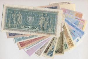 Vegyes 20db-os papírpénz tétel a világ minden tájáról, mind különféle, közte 1-1 darab belépő- és cu...