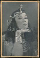 cca 1920 Bajor Gizi színésznő Kleopátra szerepében, fotó, kartonra ragasztva, 18×12,5 cm