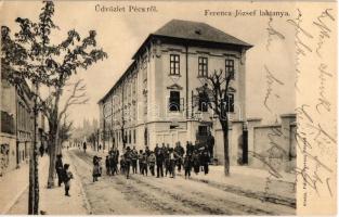 1906 Pécs, Ferenc József gyalogsági laktanya, katonák. Kiadja Fischer Ferenc