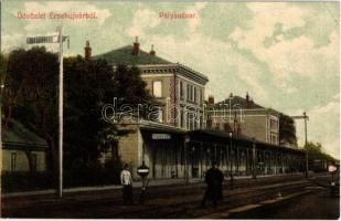 1909 Érsekújvár, Nové Zámky; vasútállomás, vasutasok. Adler József kiadása / Bahnhof / railway station, railwaymen (EK)