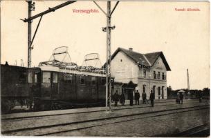 Veresegyház, Vác-Budapest-Gödöllő Helyi Érdekű Vasút (HÉV) vasútállomása, villanyvonat, vasutasok. Kiadja a Fogyasztási Szövetkezet / Bahnhof / railway station, electric locomotive, train