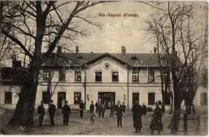 1911 Kiskapus, Kleinkopisch, Copsa Mica; vasútállomás, vasutasok. Kiadja Briegel Josef fényképész / Bahnhof / railway station, railwaymen (kis szakadás / small tear)