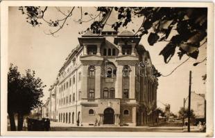 Marosvásárhely, Targu Mures; M. kir. áll. Tanonc otthon, autóbusz / apprentice boarding school, autobus