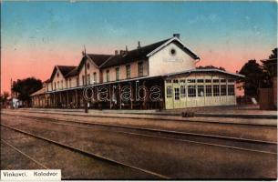 1915 Vinkovce, Vinkovci; Kolodvor / Vasútállomás, pályaudvar. Kiadja J. Reich / Bahnhof / railway station