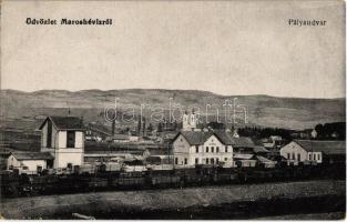 Maroshévíz, Oláhtoplica, Toplita, Toplica; vasútállomás, tehervonatok fagerendákkal. Nath fényképész felvétele / Bahnhof / railway station, freight trains with wooden beams