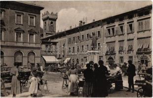 1916 Trento, Trient (Südtirol); Piazza della Posta / market square with vendors, statue, Ceres shop