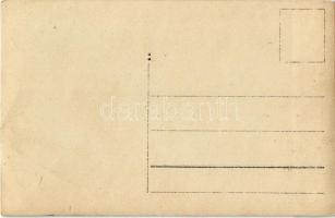 Mykolajiw, Nikolajew; Beim Einkauf / WWI soldiers buying from a street vendor. photo