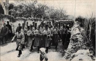 1918 Die Türkei im Weltkriege. Türkische Militärkapelle an der Spitze von nach dem Paradefeld ziehenden Truppen (Truppenschau in Damaskus) / WWI Turkish military band at the head of troops marching to the parade ground (military show in Damascus) + Deutsche Feldpost