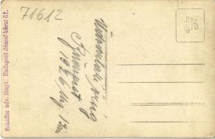 1926 Budapest, darutollas udvarlaki (várbeli) őrség díszfelvonulása az Erzsébet hídon át, háttérben ...