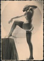 1964 Névnapi üdvözlet, szolidan erotikus fotó, a hátoldalán érdekes sorokkal, 15x11 cm