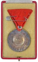 1948. "A Magyar Munka Érdemrend ezüst fokozata" ezüstözött és zománcozott Br kitüntetés sé...
