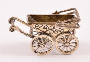 Ezüst(Ag) miniatűr babkocsi, jelzett, 4,5×2,5×1,5 cm, nettó: 20.95 g