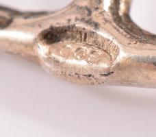 Ezüst(Ag) miniatűr hintaló, jelzett, 2,5×2,5 cm, nettó: 6,6 g