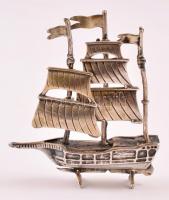 Ezüst(Ag) miniatűr hajó, jelzés nélkül, 6,5×5 cm, nettó: 26,1 g