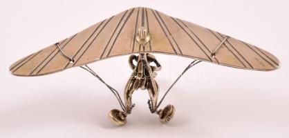 Ezüst(Ag) miniatűr sárkányrepülő, jelzett, 7,5×2,5 cm, nettó: 13,6 g