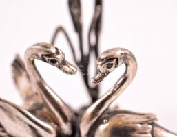 Ezüst(Ag) miniatűr hattyúpár, jelzett, 4×4 cm, nettó: 18 g