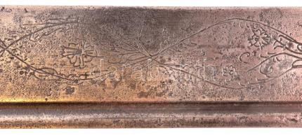 XIX. sz: Szarvasgyilok. Kard vésett pengével. 93 cm Bőrborítású hüvellyel. / Deer killer dagger with...